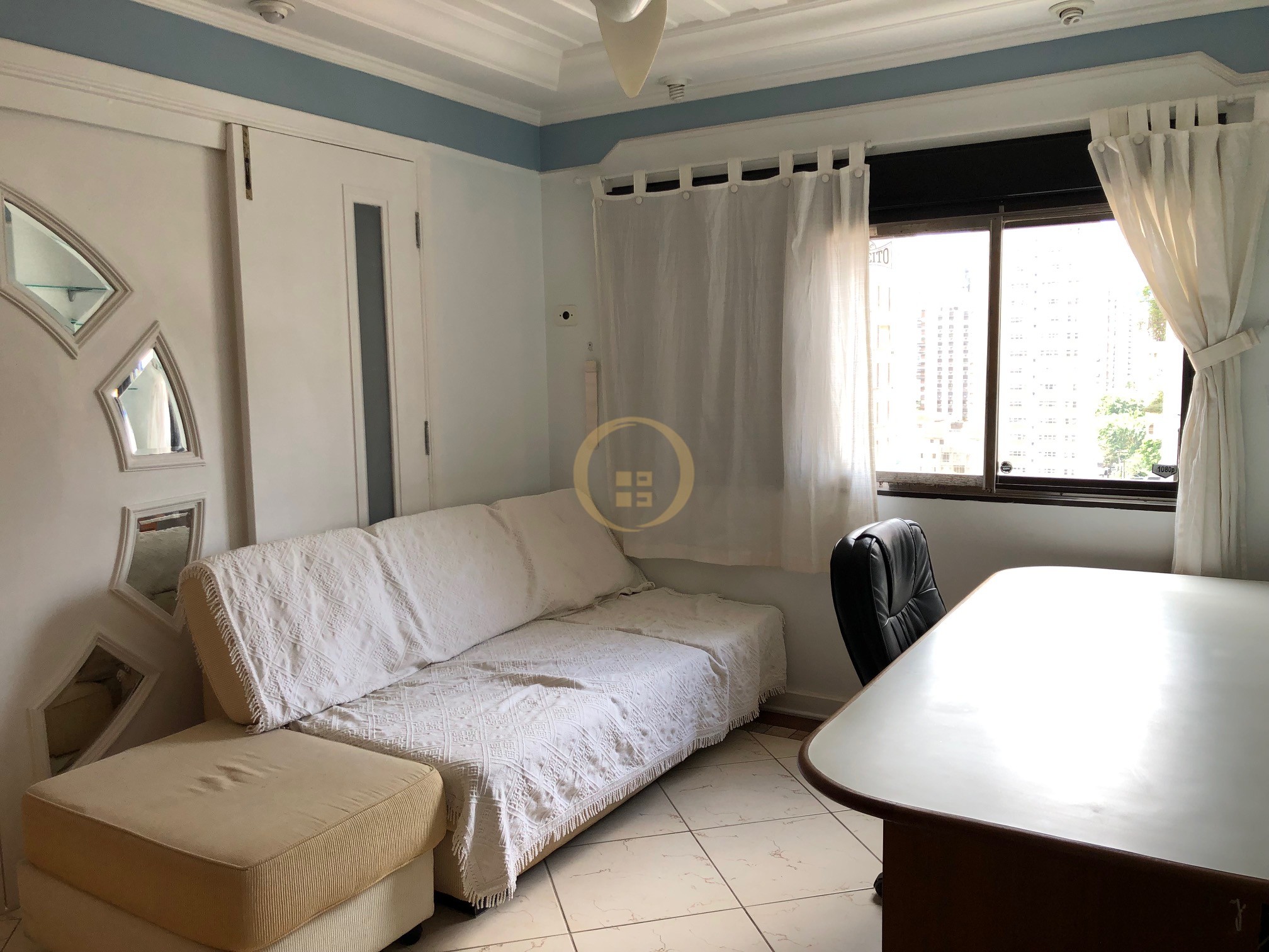 Apartamento na Praia das Pitangueiras, Guarujá - SP
