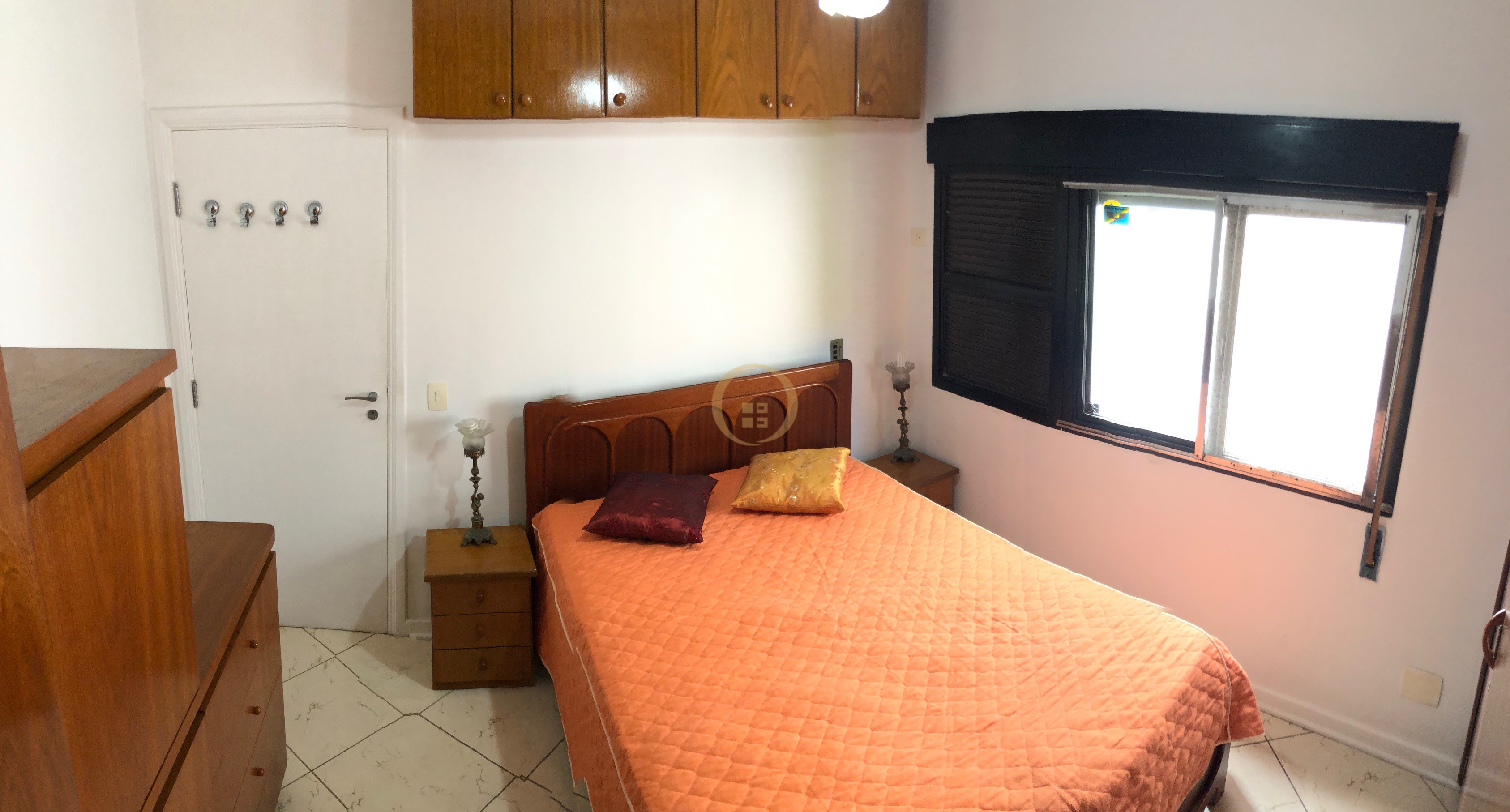 Apartamento na Praia das Pitangueiras, Guarujá - SP
