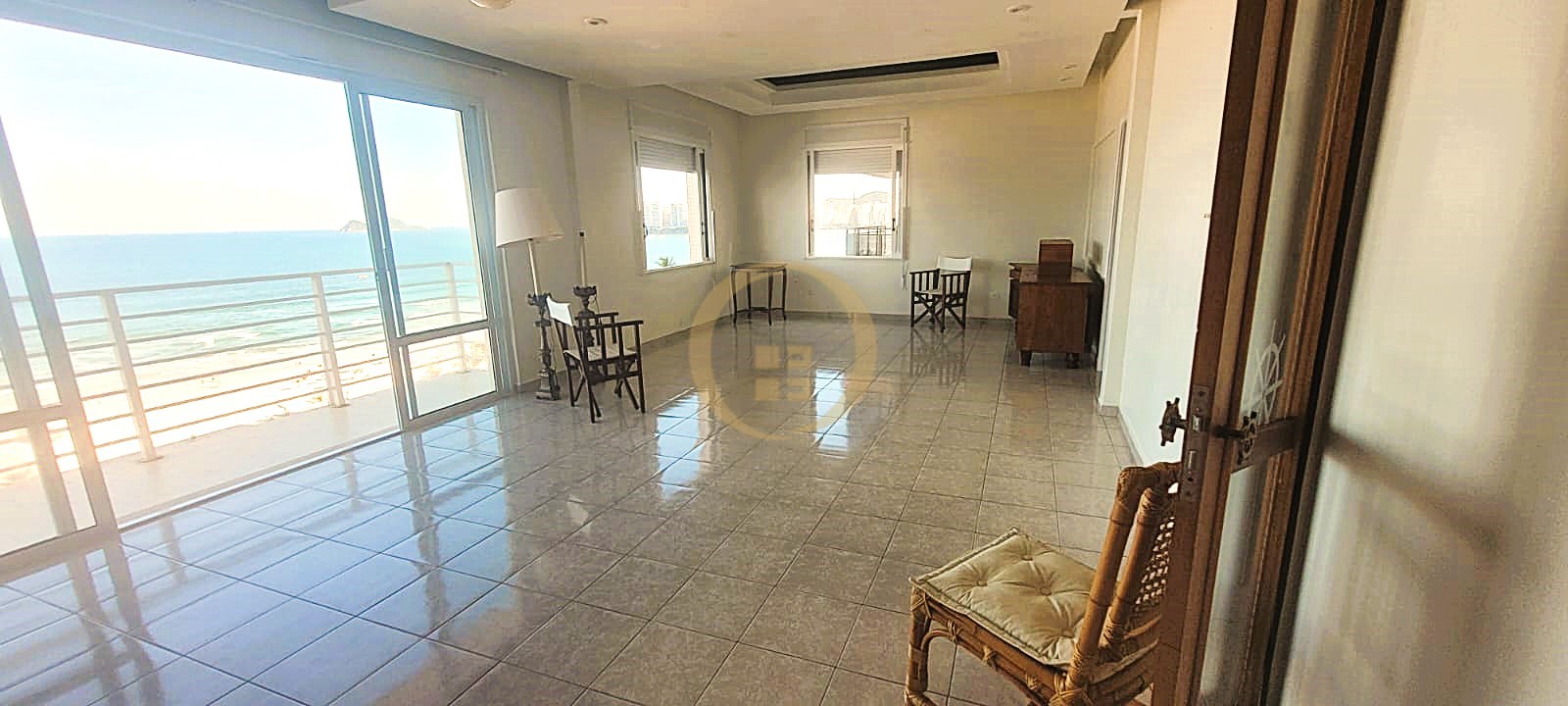 Apartamento Frente ao Mar-3-dormitorios-Pitangueiras