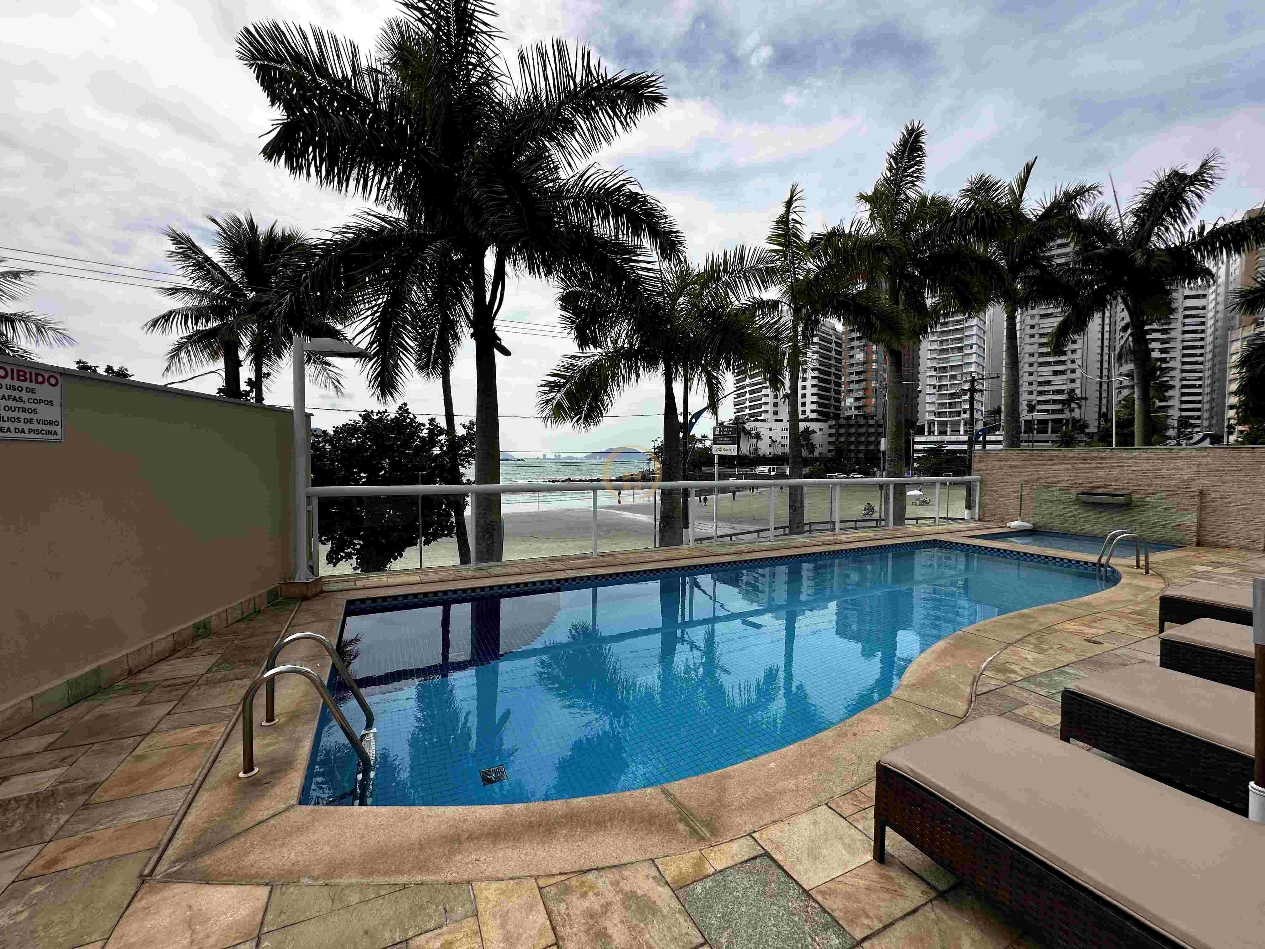 Apartamento Frente ao Mar, Praia das Astúrias Guarujá - SP