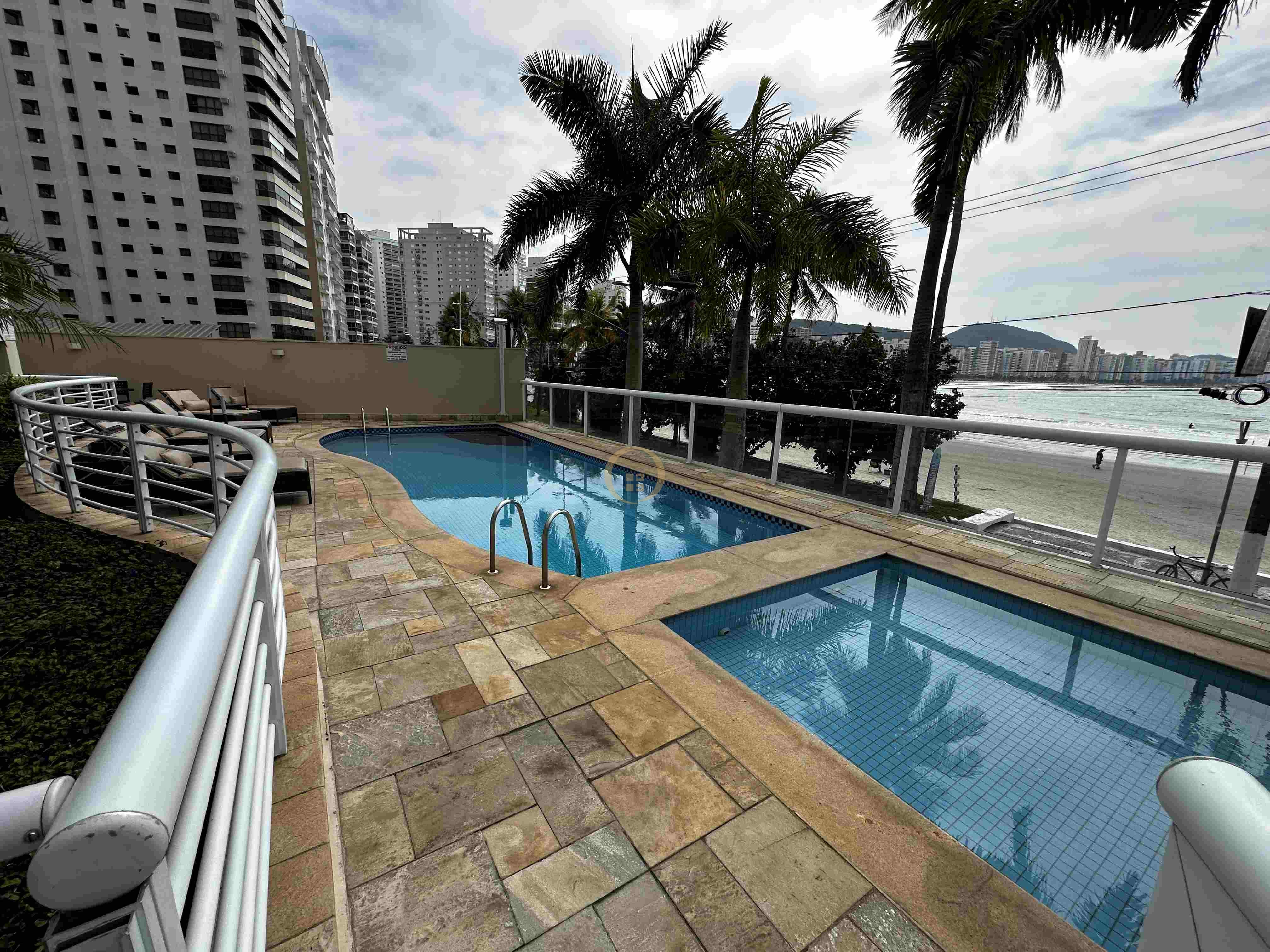 Apartamento Frente ao Mar, Praia das Astúria, Guarujá - SP
