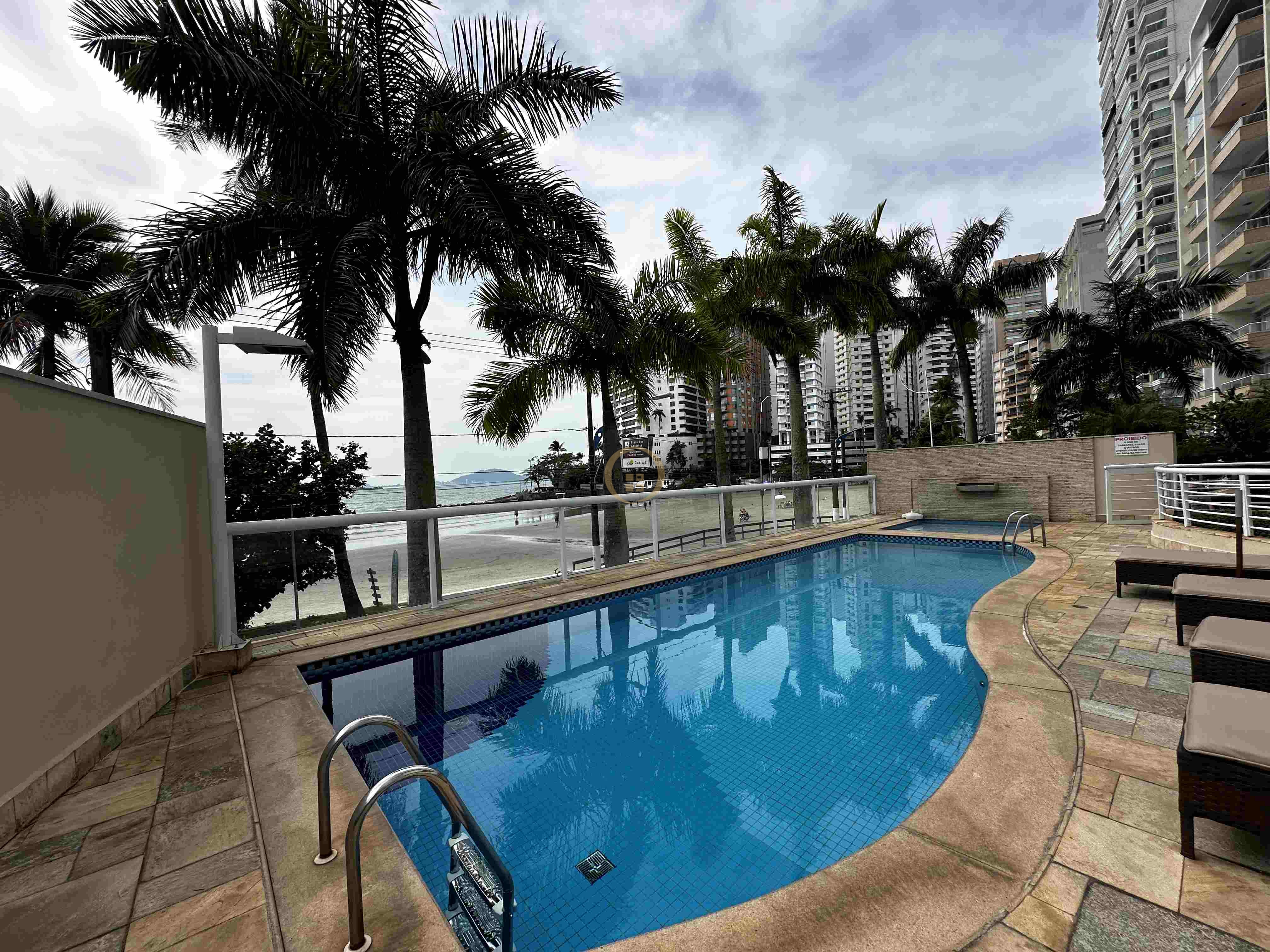 Apartamento Frente ao Mar, Praia das Astúria, Guarujá - SP