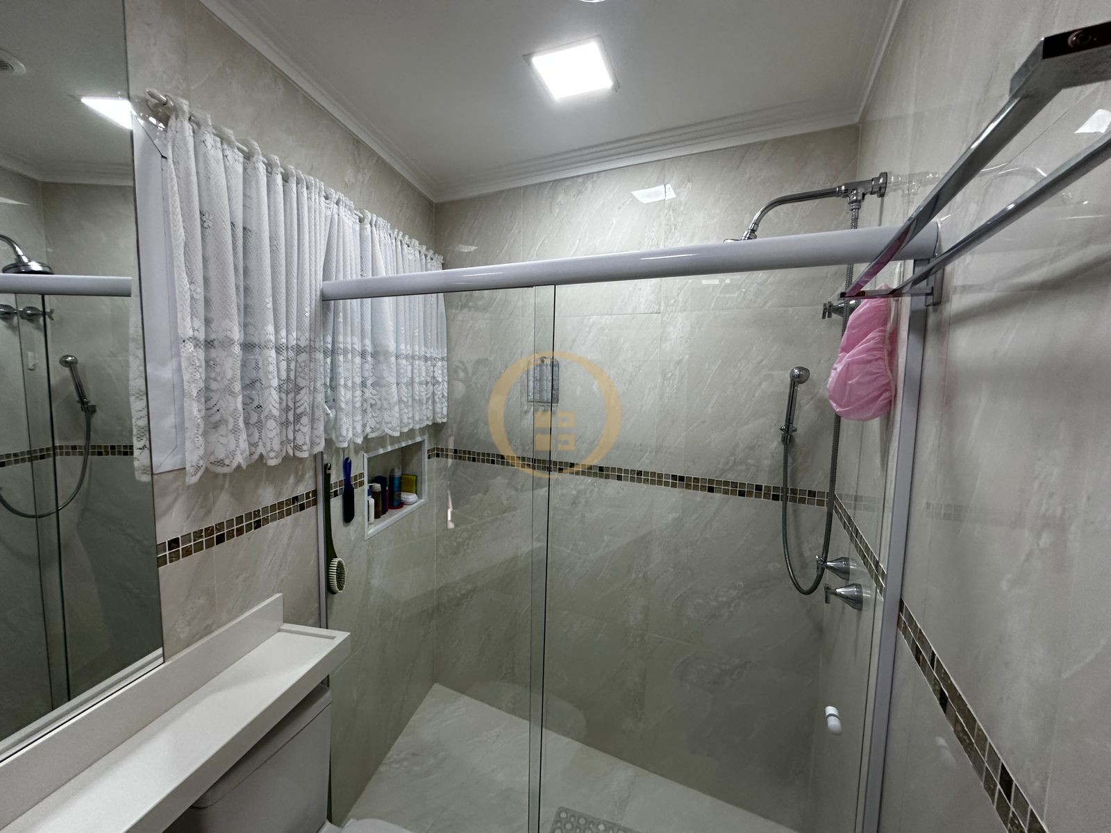 Apartamento Frente ao Mar nas Pitangueiras, Guarujá - SP