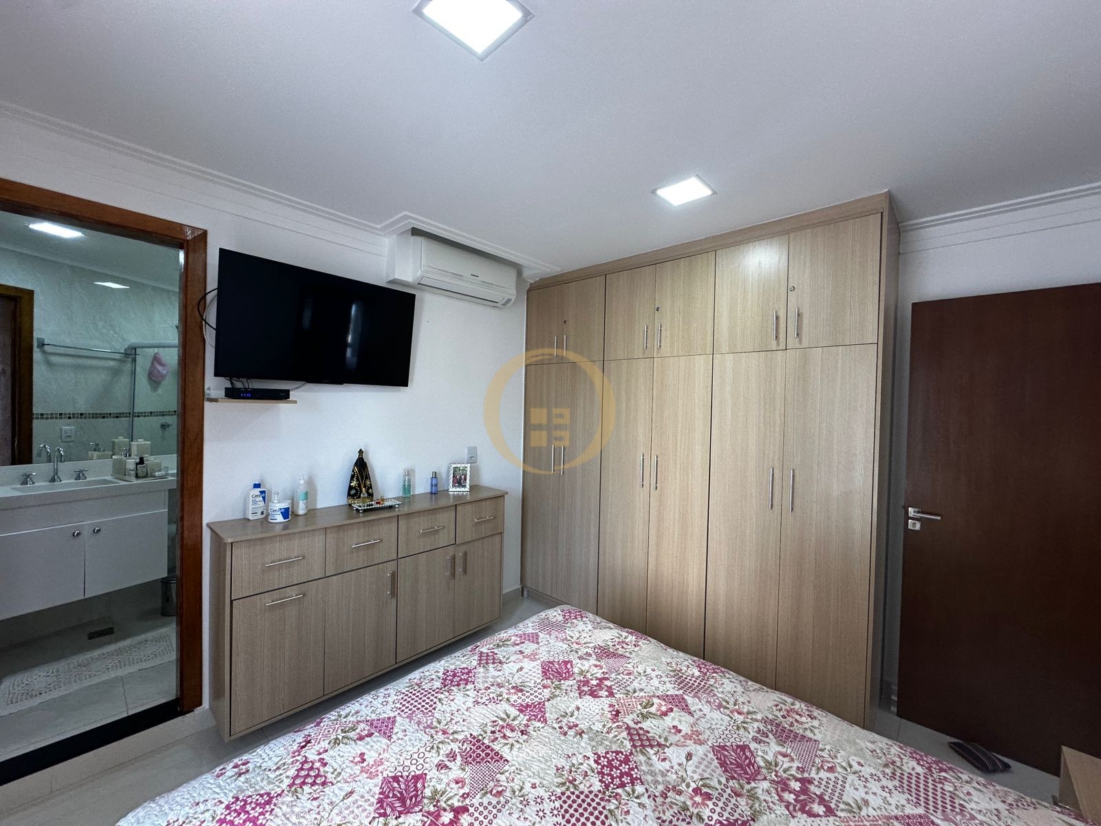 Apartamento Frente ao Mar nas Pitangueiras, Guarujá - SP