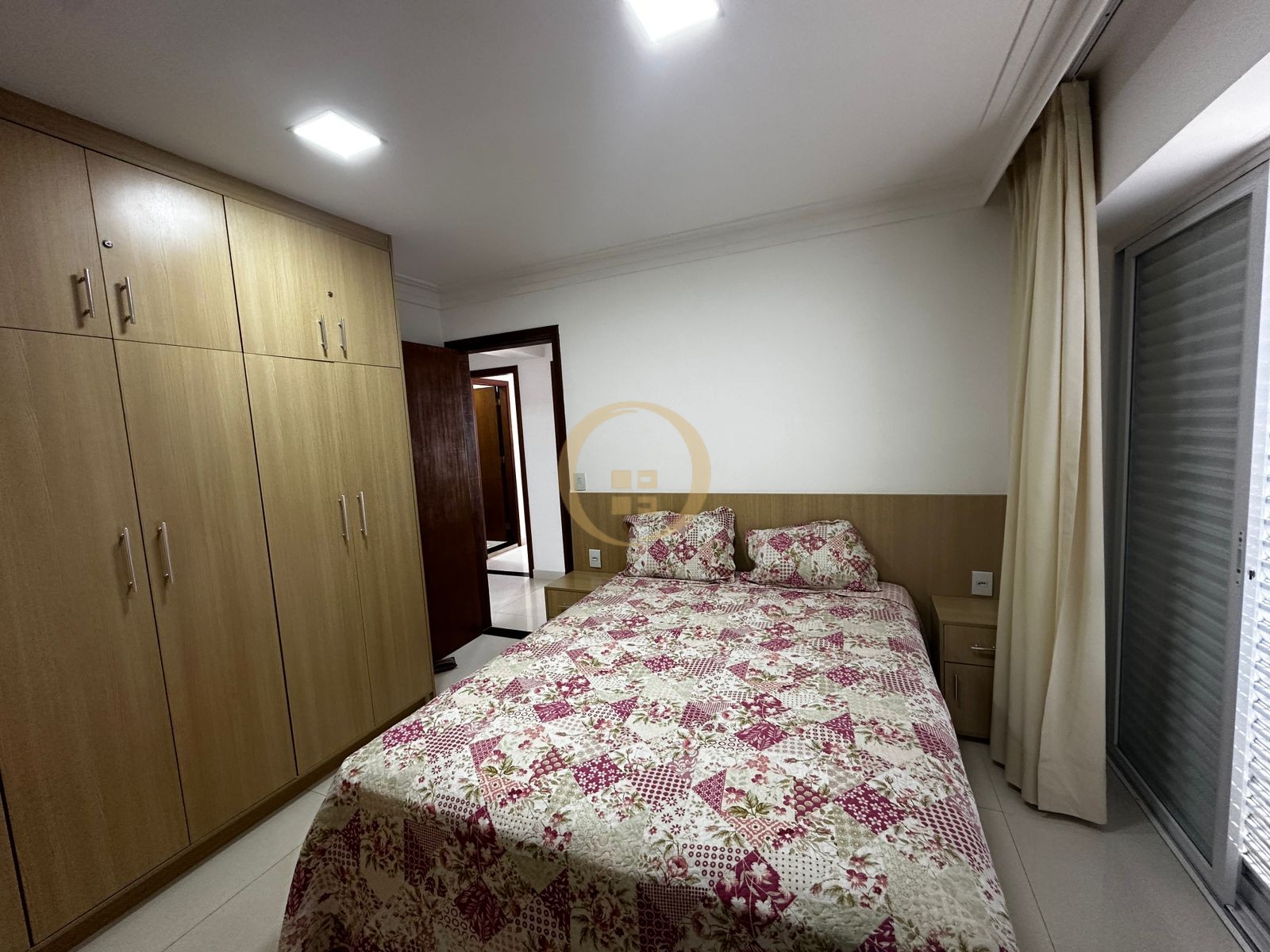 Apartamento Frente ao Mar nas Pitangueiras, Guarujá - SP