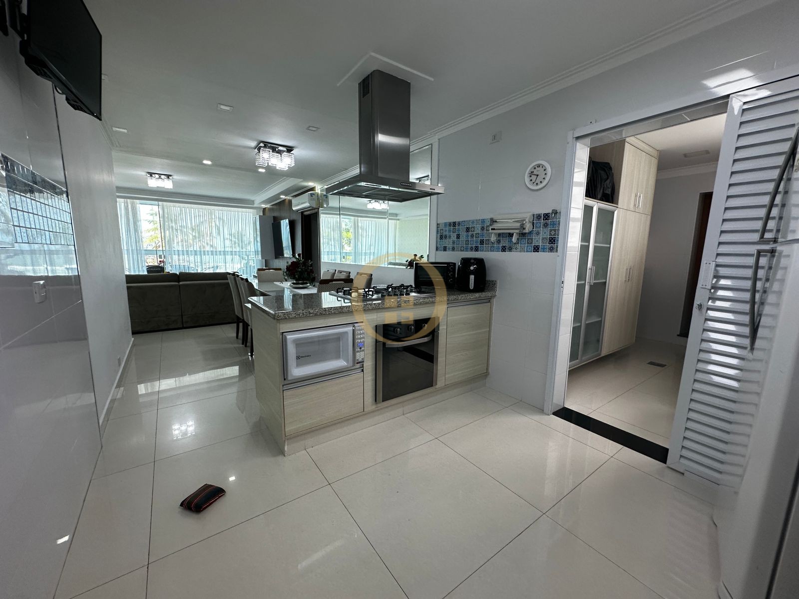 Apartamento Frente ao Mar nas Pitangueiras, Guarujá - SP