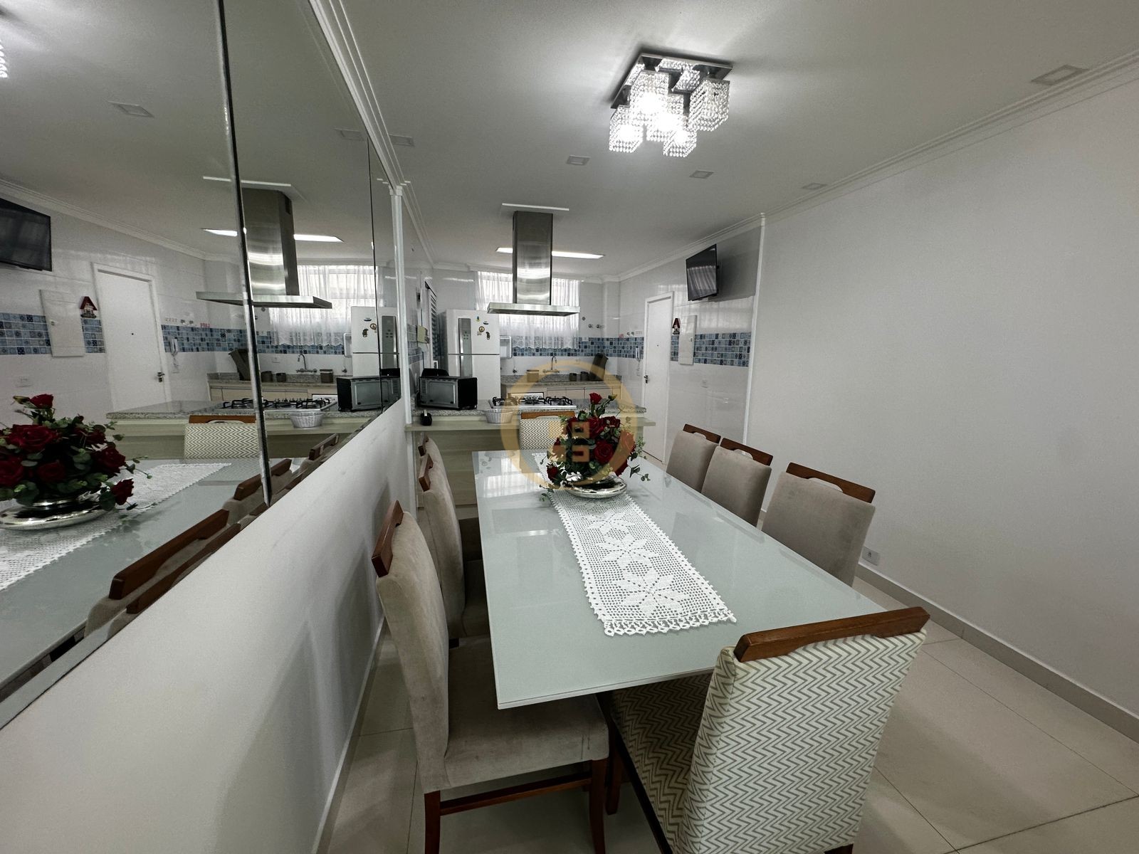 Apartamento Frente ao Mar nas Pitangueiras, Guarujá - SP