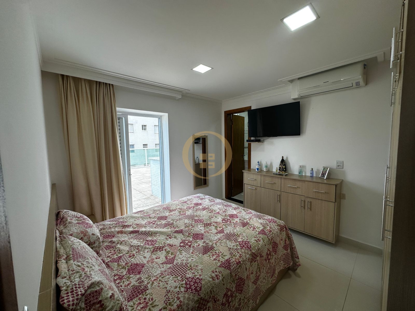 Apartamento Frente ao Mar nas Pitangueiras, Guarujá - SP