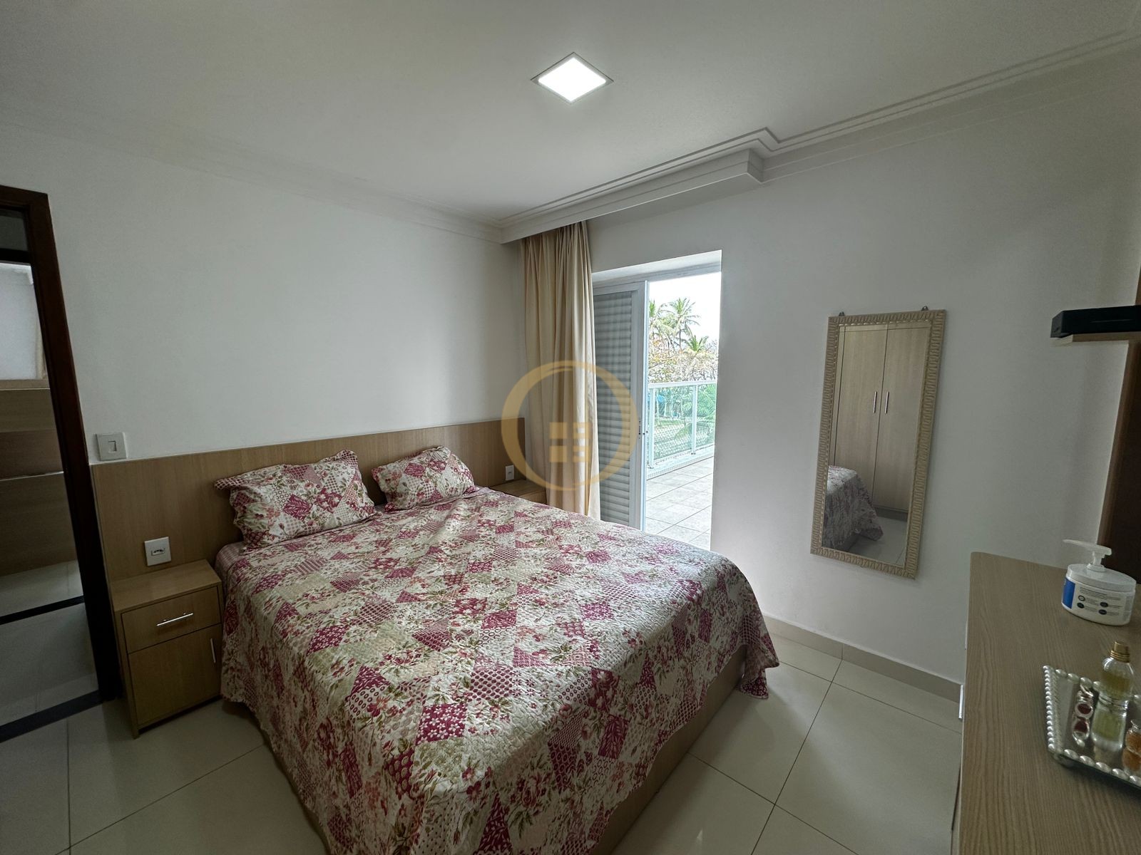 Apartamento Frente ao Mar nas Pitangueiras, Guarujá - SP