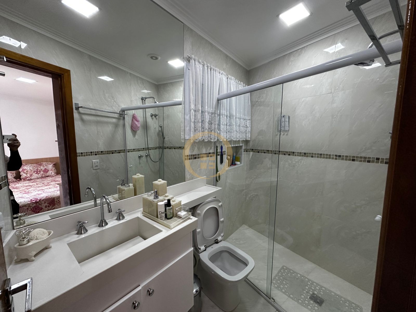Apartamento Frente ao Mar nas Pitangueiras, Guarujá - SP